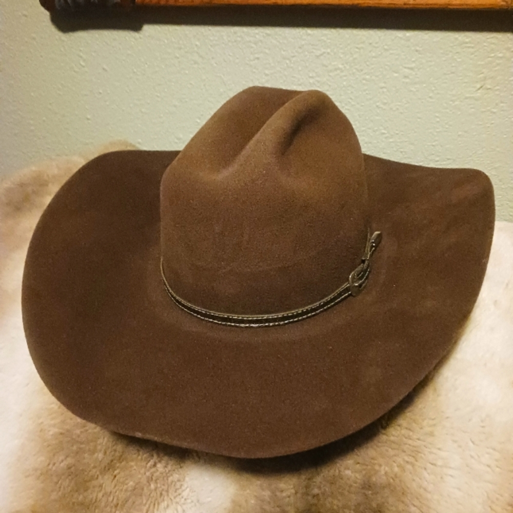 Brown felt cowboy hat